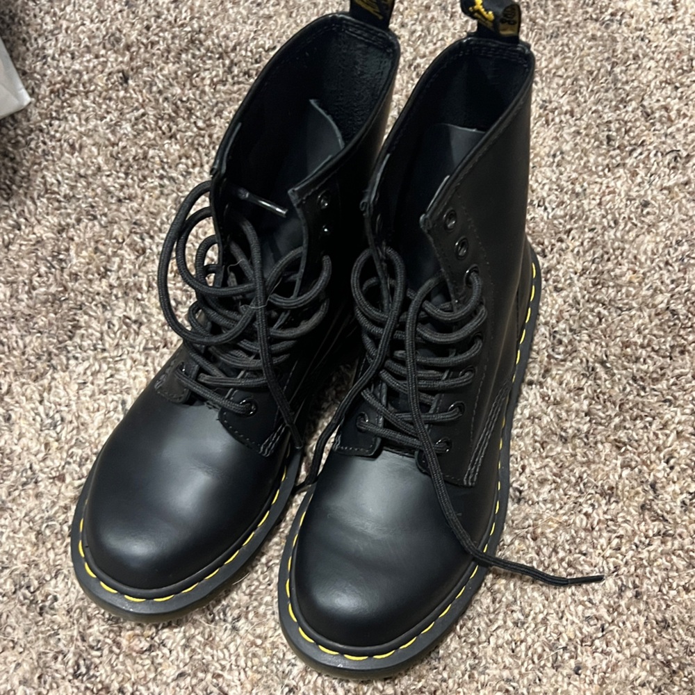 1460 Smooth Leather Lace Up Boots